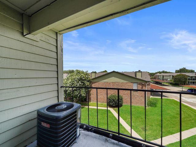 18800 Egret Bay Boulevard 206, Webster, TX 77058