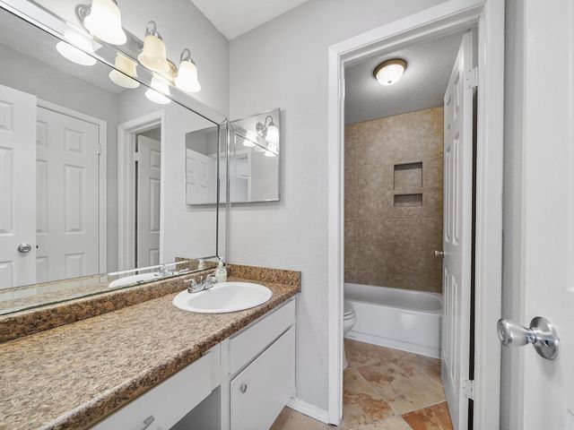 18800 Egret Bay Boulevard 206, Webster, TX 77058