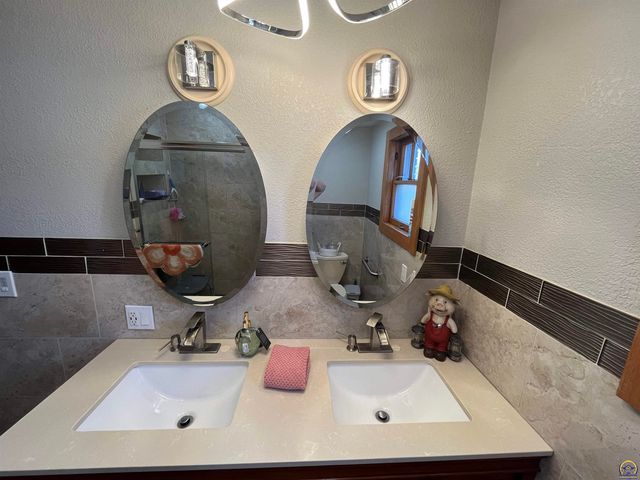 645 Lincoln ST, Emporia, KS 66801