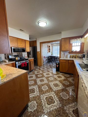 645 Lincoln ST, Emporia, KS 66801