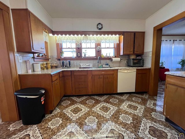 645 Lincoln ST, Emporia, KS 66801