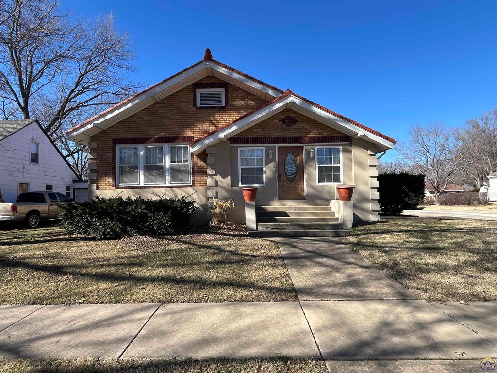 645 Lincoln ST, Emporia, KS 66801