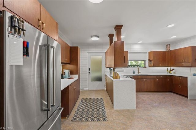 2220 Lakeview Terrace, Burlington, NC 27215