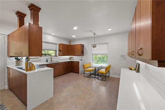 2220 Lakeview Terrace, Burlington, NC 27215