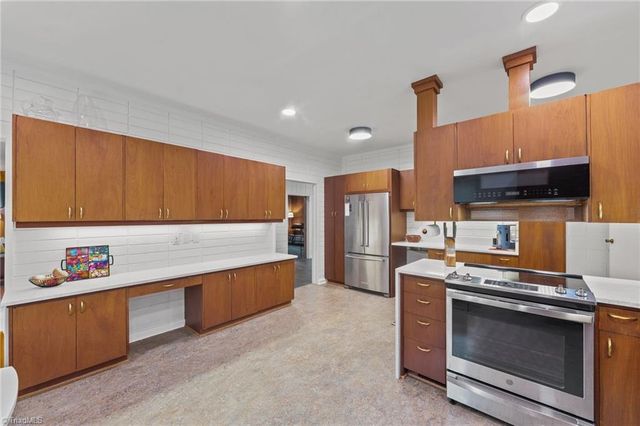 2220 Lakeview Terrace, Burlington, NC 27215