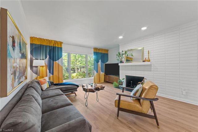 2220 Lakeview Terrace, Burlington, NC 27215