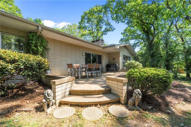 2220 Lakeview Terrace, Burlington, NC 27215