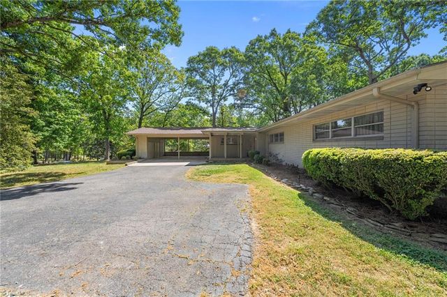 2220 Lakeview Terrace, Burlington, NC 27215