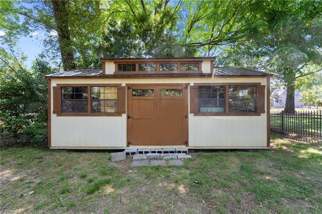 2220 Lakeview Terrace, Burlington, NC 27215