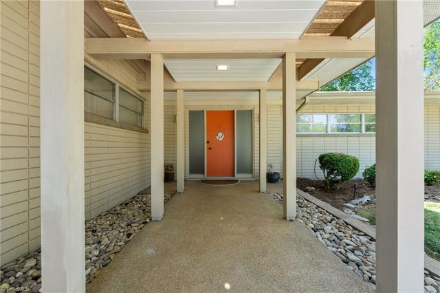 2220 Lakeview Terrace, Burlington, NC 27215