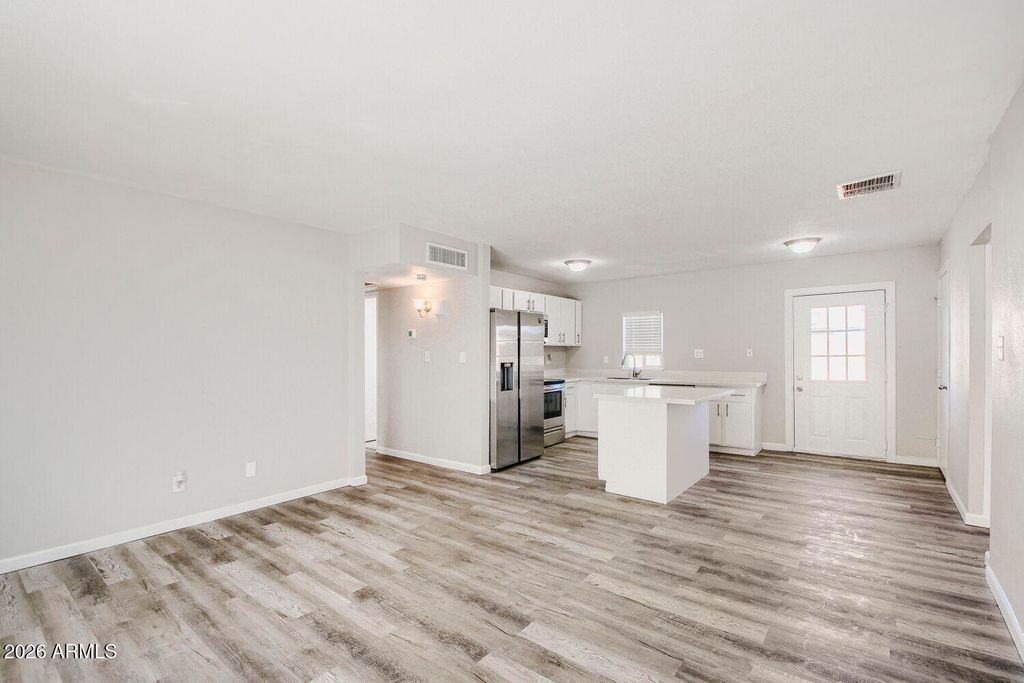 18237 N 34TH Drive, Phoenix, AZ 85053 — photo 5