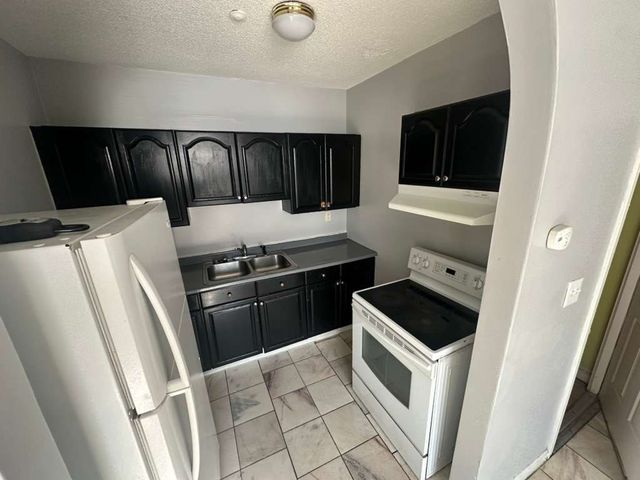 27 Willow St A, Lawrence, MA 01841