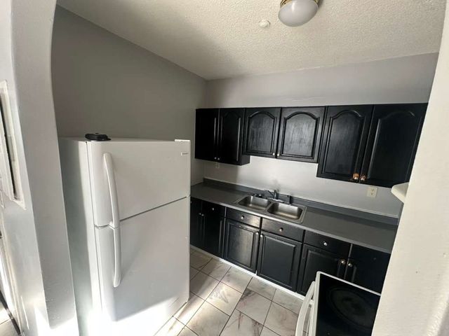 27 Willow St A, Lawrence, MA 01841