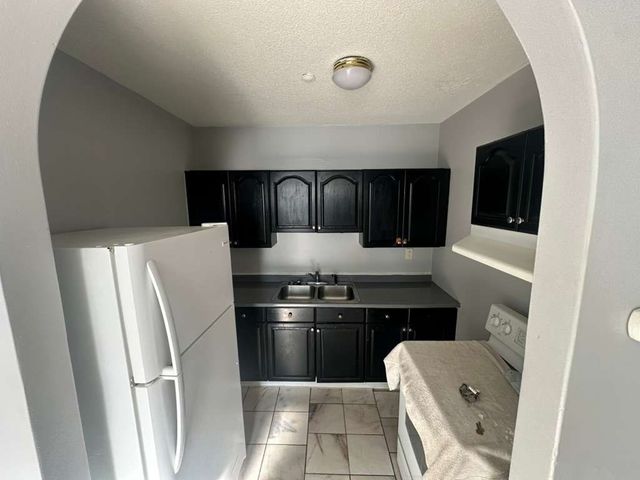 27 Willow St A, Lawrence, MA 01841