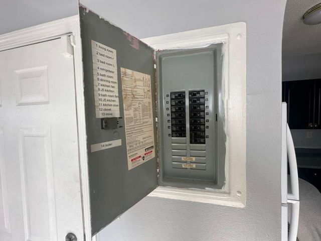 27 Willow St A, Lawrence, MA 01841