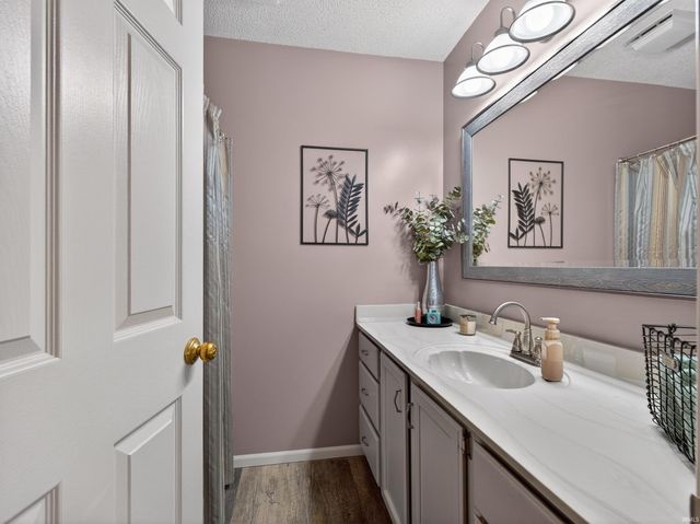 4427 W Shenandoah Cir, Fort Wayne, IN 46835