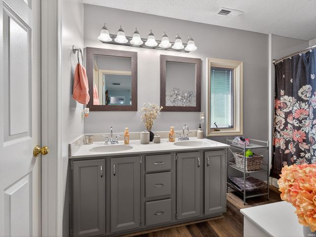 4427 W Shenandoah Cir, Fort Wayne, IN 46835