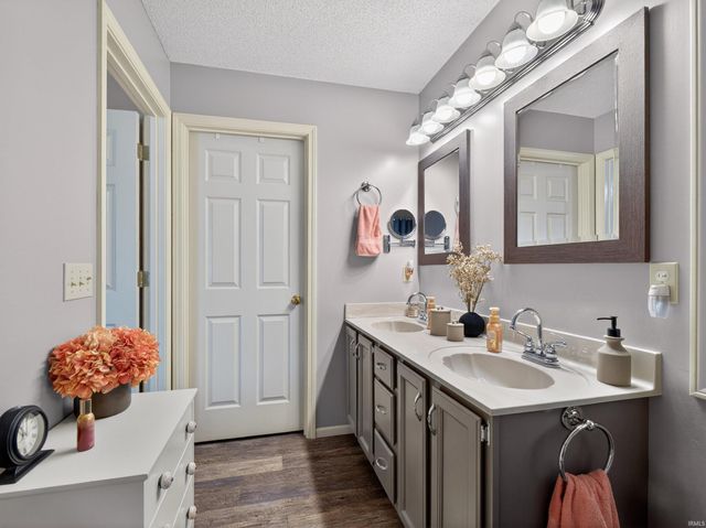 4427 W Shenandoah Cir, Fort Wayne, IN 46835