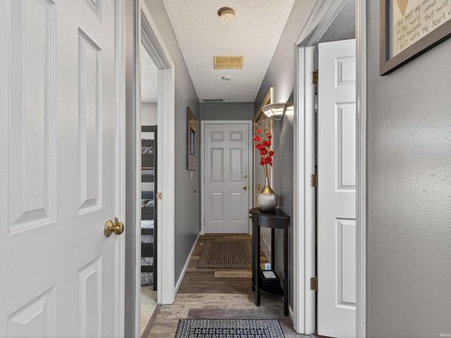 4427 W Shenandoah Cir, Fort Wayne, IN 46835