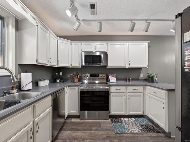 4427 W Shenandoah Cir, Fort Wayne, IN 46835