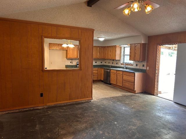 1707 15th Street, Mineral Wells, TX 76067