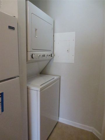 1020 Pebblewood DR, Virginia Beach, VA 23464