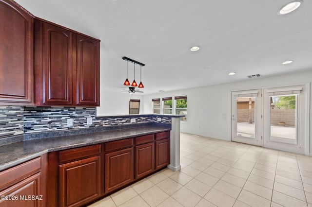 2779 W Greenstreak Drive, Tucson, AZ 85741