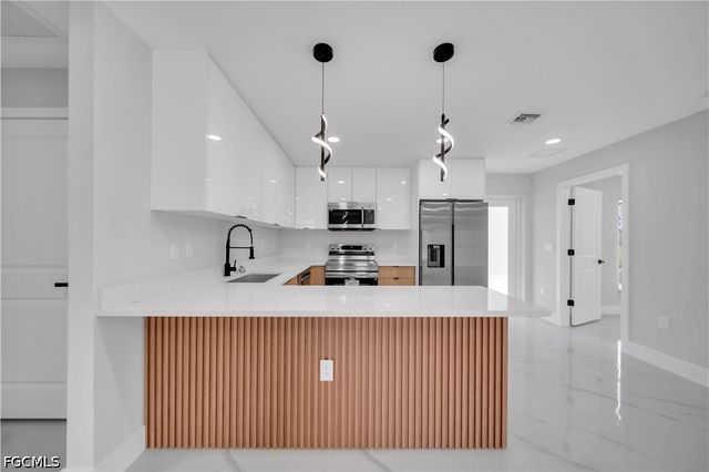 1042 Darlington ST, Lehigh Acres, FL 33974