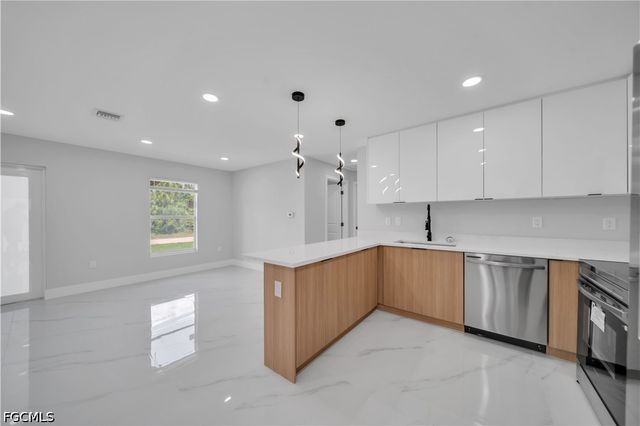 1042 Darlington ST, Lehigh Acres, FL 33974