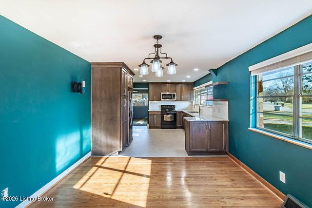 5739 Dorinda Dr, Louisville, KY 40258