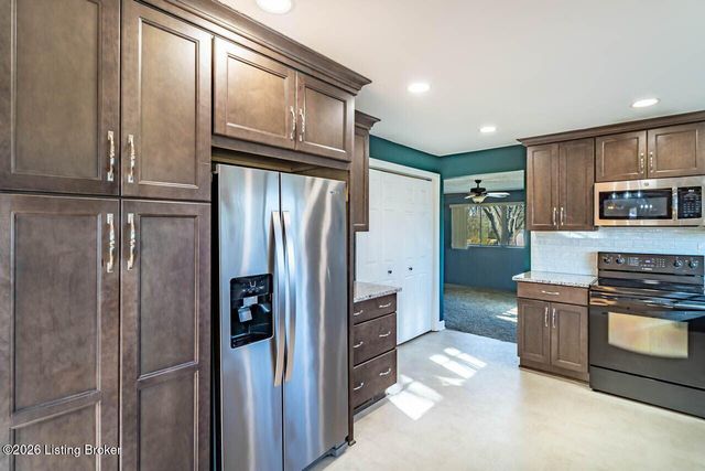 5739 Dorinda Dr, Louisville, KY 40258