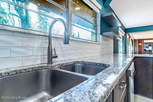 5739 Dorinda Dr, Louisville, KY 40258