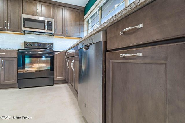 5739 Dorinda Dr, Louisville, KY 40258