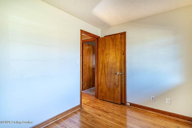 5739 Dorinda Dr, Louisville, KY 40258