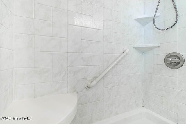 5739 Dorinda Dr, Louisville, KY 40258