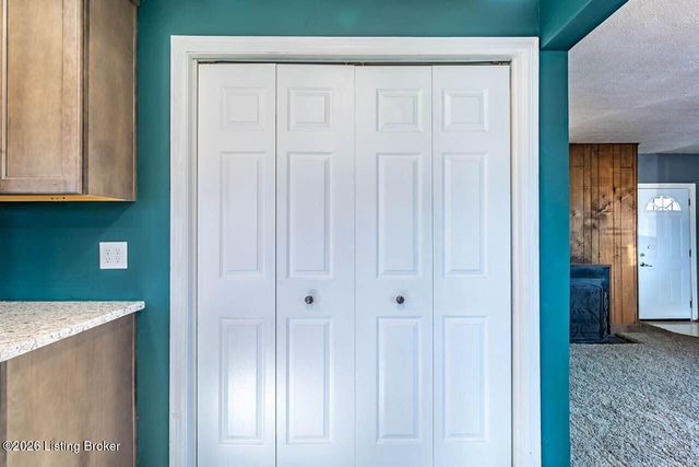 5739 Dorinda Dr, Louisville, KY 40258