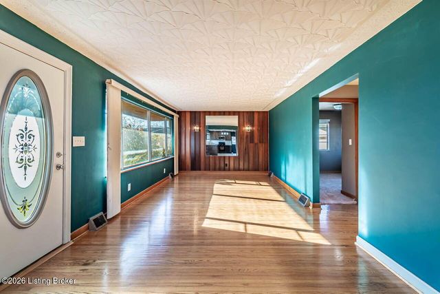 5739 Dorinda Dr, Louisville, KY 40258