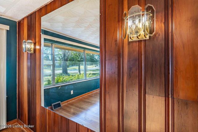 5739 Dorinda Dr, Louisville, KY 40258