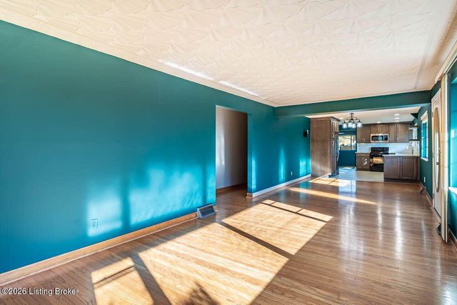 5739 Dorinda Dr, Louisville, KY 40258