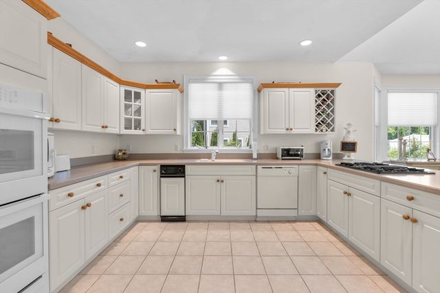 14 Glenneagle Dr, Mashpee, MA 02649