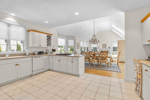 14 Glenneagle Dr, Mashpee, MA 02649