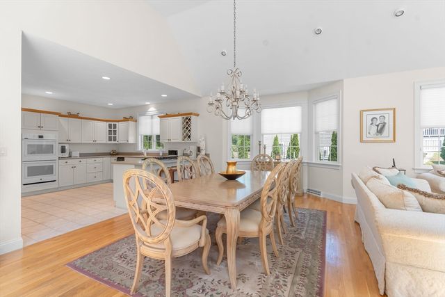 14 Glenneagle Dr, Mashpee, MA 02649