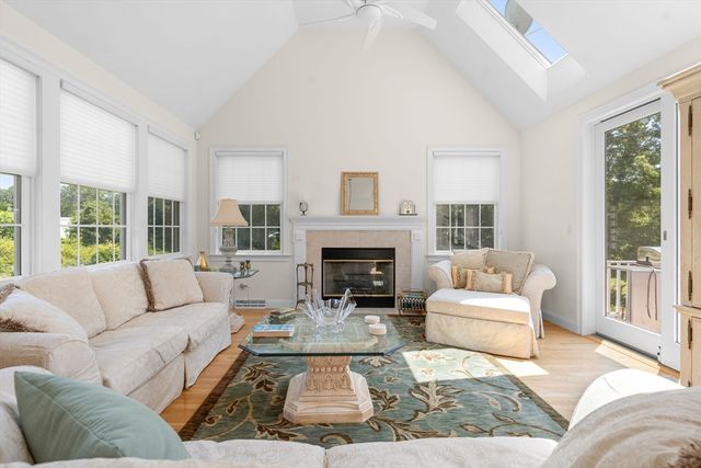 14 Glenneagle Dr, Mashpee, MA 02649