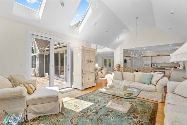 14 Glenneagle Dr, Mashpee, MA 02649