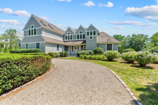 14 Glenneagle Dr, Mashpee, MA 02649