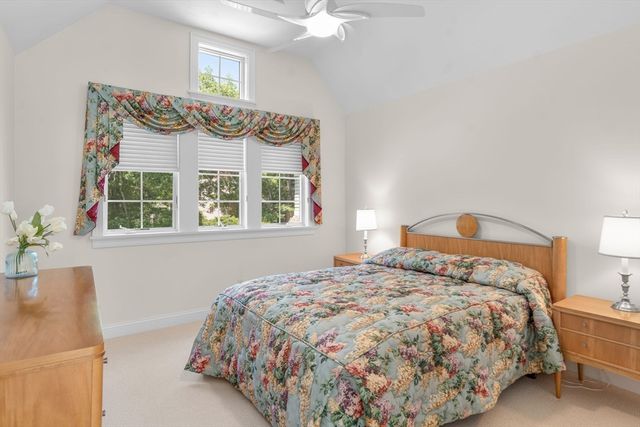 14 Glenneagle Dr, Mashpee, MA 02649