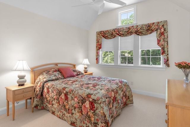 14 Glenneagle Dr, Mashpee, MA 02649