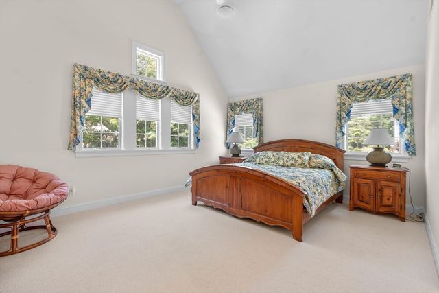 14 Glenneagle Dr, Mashpee, MA 02649