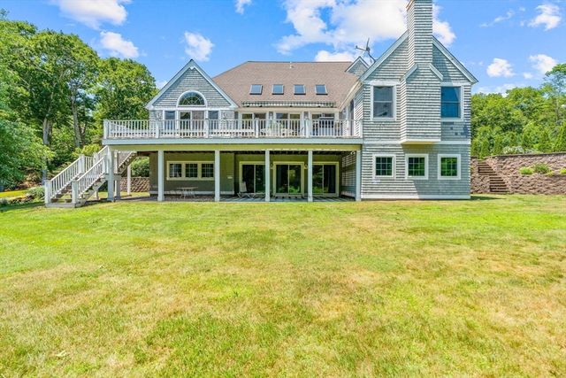 14 Glenneagle Dr, Mashpee, MA 02649