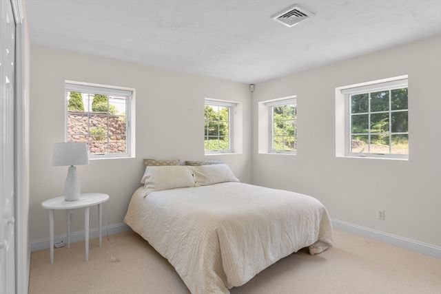 14 Glenneagle Dr, Mashpee, MA 02649
